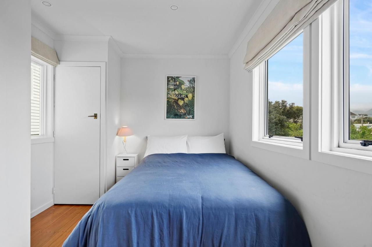 Olde Beach Pearl - Waikanae Beach Holiday Home Exterior photo